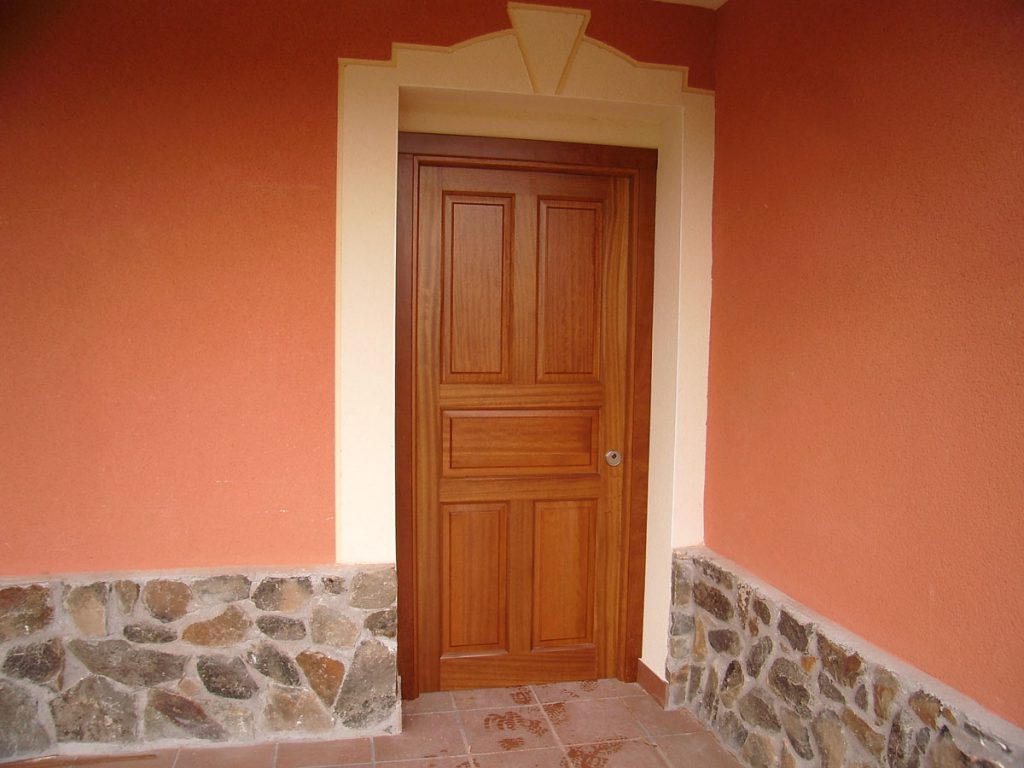 Puerta de entrada en Iroko