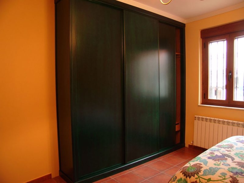 Armario empotrado verde botella